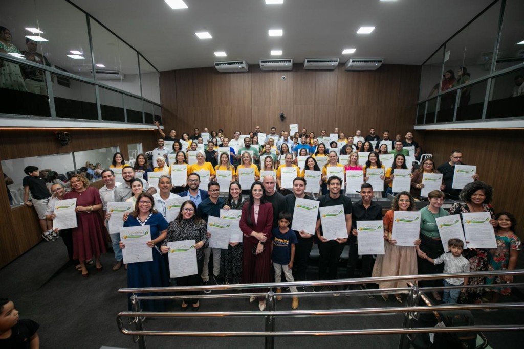 Prefeito participa de homenagem da Câmara Municipal à Missão Enchei-vos