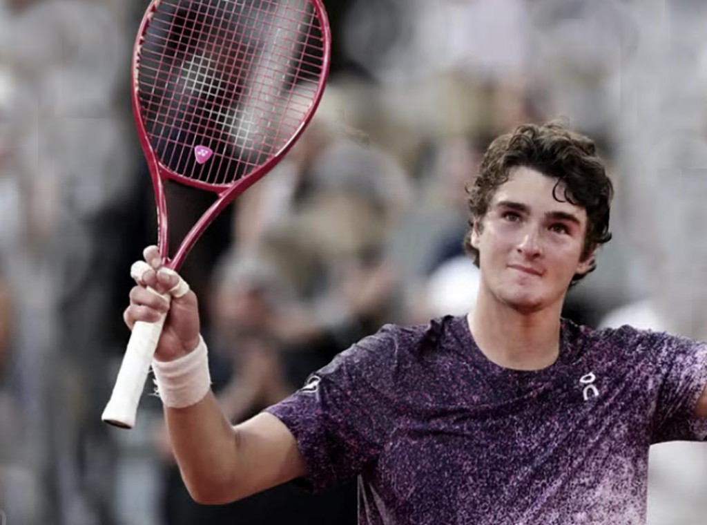 João Fonseca vence e avança às quartas de final de Roland Garros