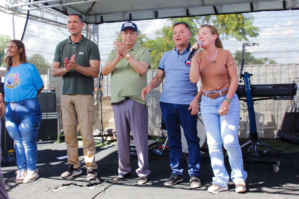 Prefeita anuncia novos investimentos para idosos durante festa no Mapim