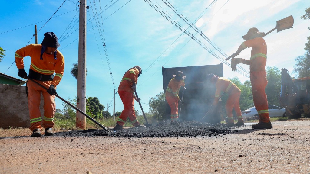 Várzea Grande intensifica recuperação viária e leva operação tapa-buracos a quatro bairros