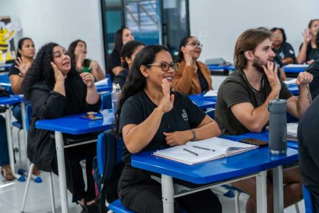 Educação inclusiva em movimento: profissionais da rede municipal avançam na formação em Libras