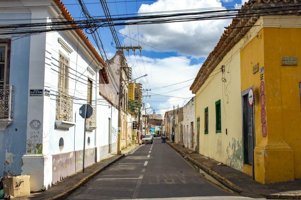 AL aprova projeto de Diego Guimarães que zera ICMS por 5 anos e reduz 50% do IPVA comercial no Centro Histórico