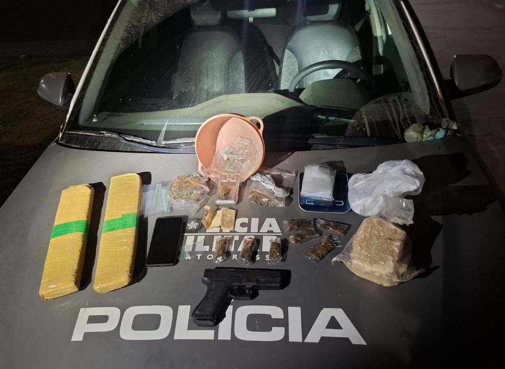 Cavalaria da PM prende trio por tráfico ilícito de drogas e apreende entorpecentes