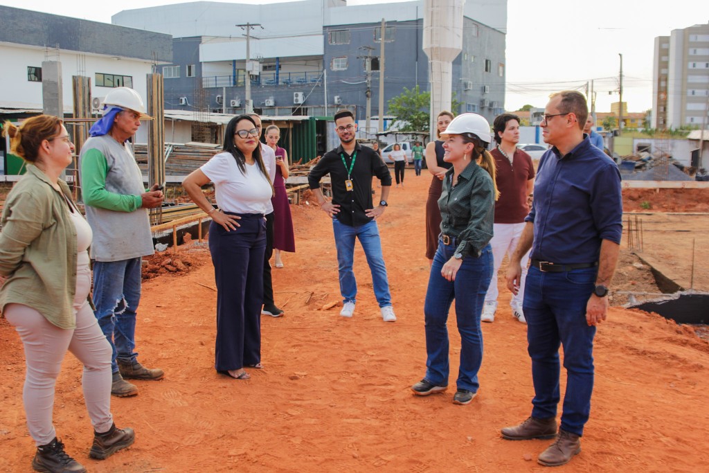 Prefeita acompanha avanço das obras do novo Centro Especializado em Reabilitação
