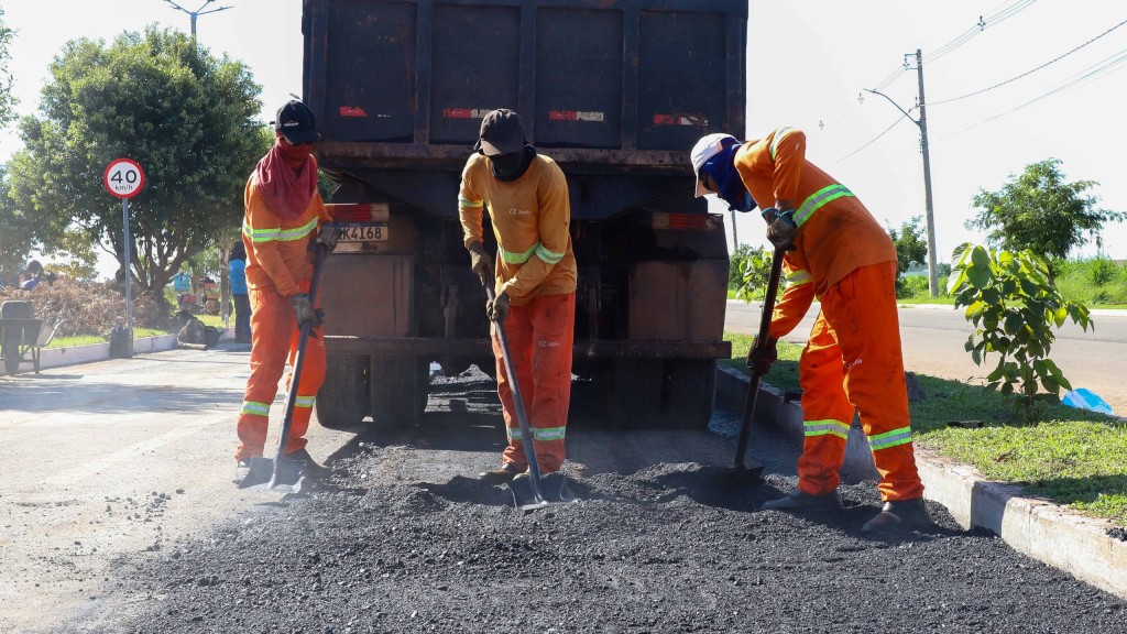 Prefeitura intensifica operação tapa-buracos e manutenção viária em diferentes regiões de Várzea Grande