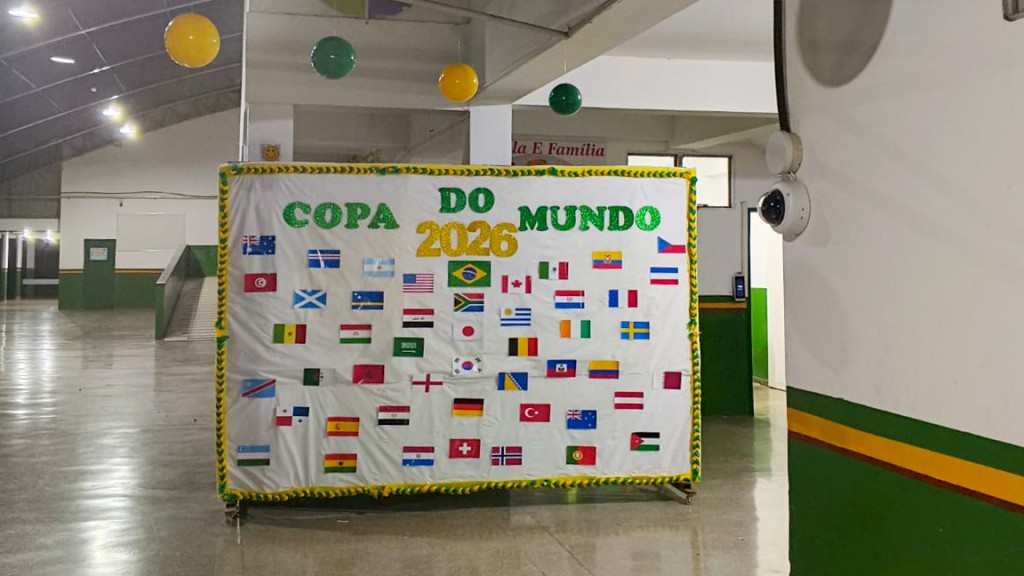 Projeto "Volta ao Mundo" transforma Copa do Mundo em aprendizado e integração entre alunos