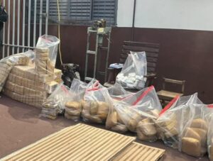 Polícia Militar e PRF apreendem 251 tabletes de maconha e pasta base em Diamantino