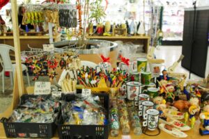 Feira Pacinho das Artes leva produtos temáticos da Copa do Mundo e Dia dos Namorados ao Shopping de Várzea Grande