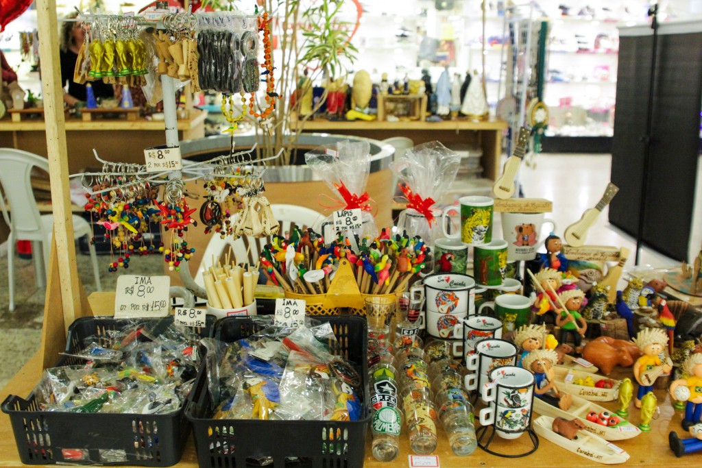 Feira Pacinho das Artes leva produtos temáticos da Copa do Mundo e Dia dos Namorados ao Shopping de Várzea Grande