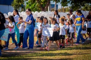 Lucas do Rio Verde realiza caminhada pela proteção de crianças e adolescentes
