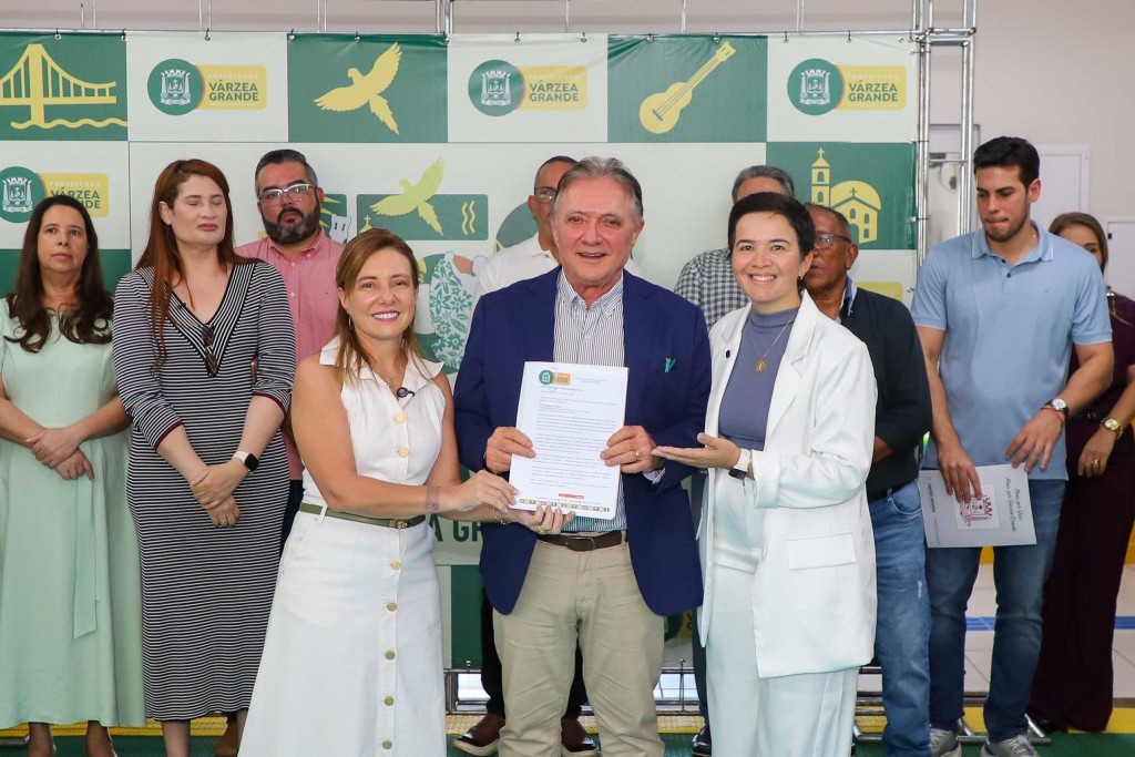 Prefeita inaugura CMEI no Santa Isabel e entrega relatório sobre ampliação de vagas aos órgãos de fiscalização