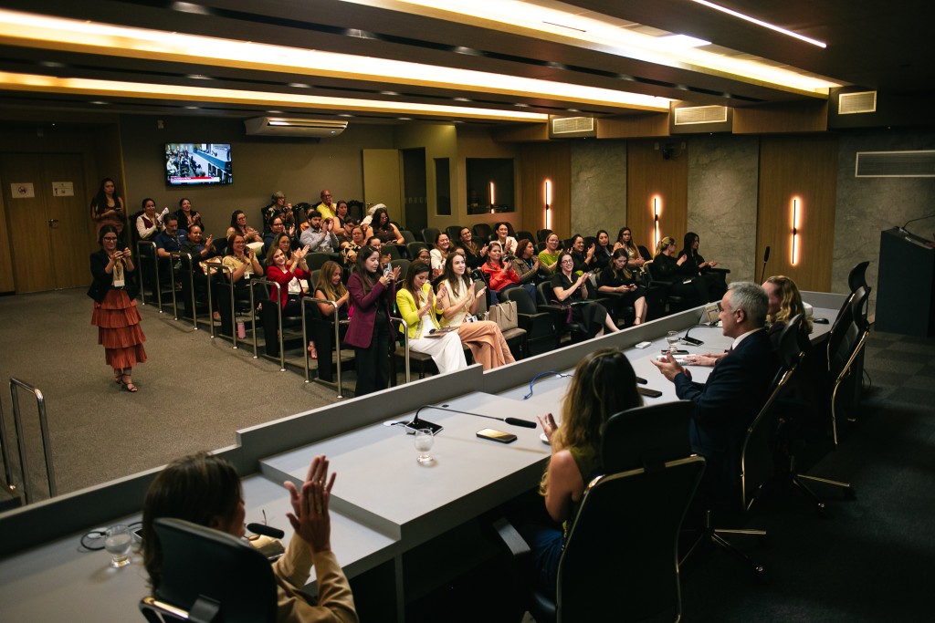 Curso da ALMT incentiva mulheres a ocuparem espaços na política