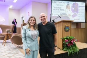 Prefeito prestigia defesa de doutorado sobre feminicídio e destaca importância da pesquisa