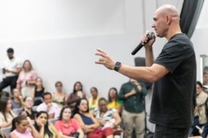 Prefeito reúne diretores e destaca investimentos, infraestrutura e acolhimento nas escolas