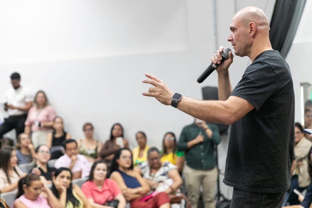 Prefeito reúne diretores e destaca investimentos, infraestrutura e acolhimento nas escolas