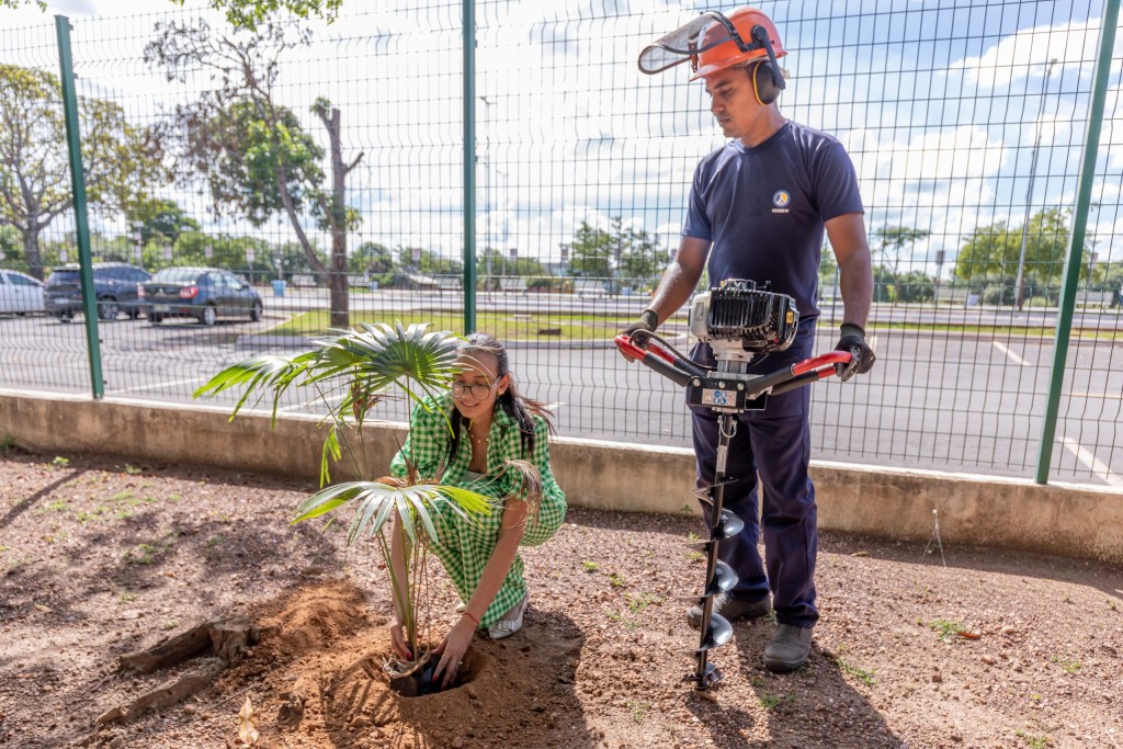 Prefeito de Cuiabá participa neste sábado do projeto "Tia Nair mais Verde" 
