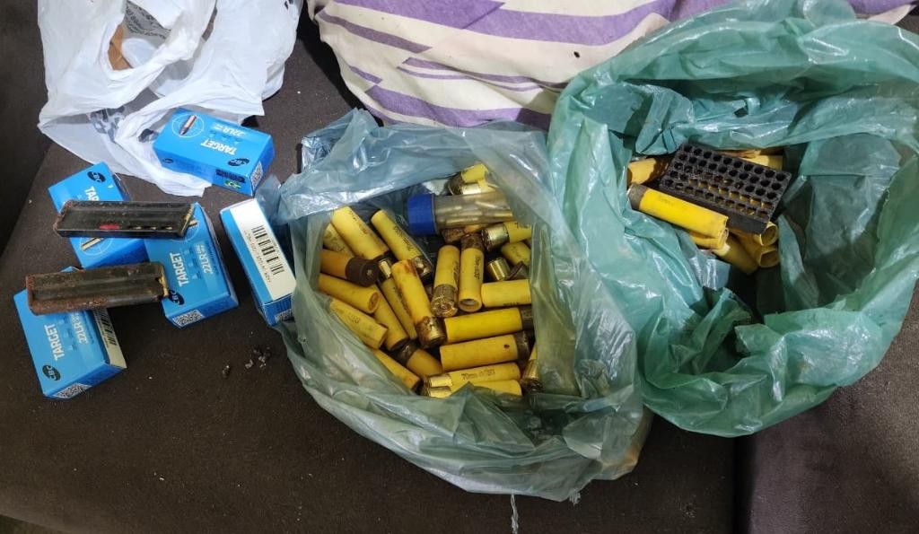 Polícia Civil cumpre mandado de busca e apreensão em Comodoro e apreende armas de fogo e munições