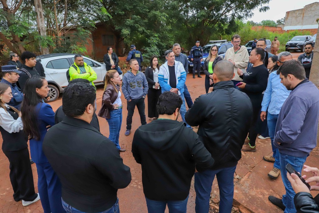 Prefeita Flávia Moretti anuncia melhorias de infraestrutura no bairro Santa Cecília após ouvir moradores