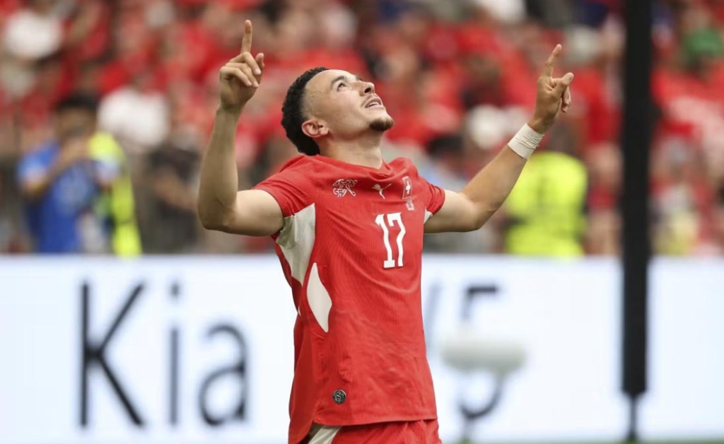 Suíça vence e garante liderança enquanto Canadá faz história com classificação inédita