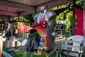 Prefeitura de Cuiabá fortalece estrutura da 1ª Feira do Orgulho com atuação integrada das secretarias