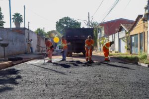 Bairro Joaquim Curvo recebe manutenção asfáltica e operação tapa-buracos