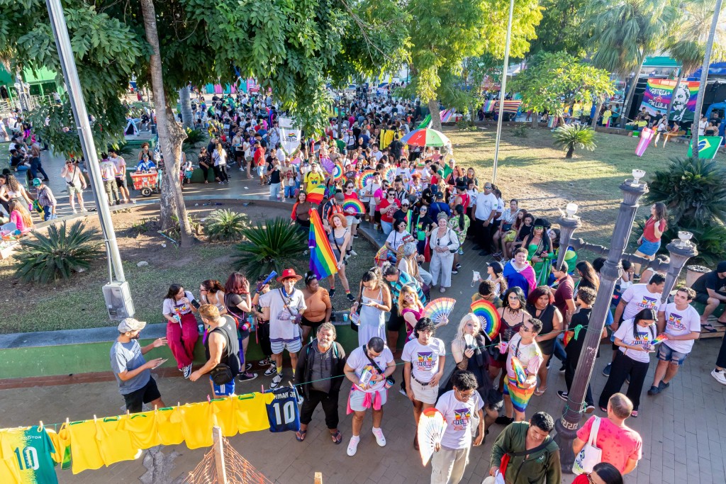 Parada do Orgulho LGBTQIA+ ocorre com serviços de acolhimento, mobilidade e estrutura da Prefeitura de Cuiabá