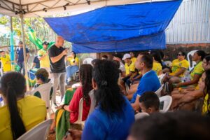 Prefeito anuncia asfalto no Serra Dourada durante transmissão do jogo do Brasil no Minha Rua é Show de Bola