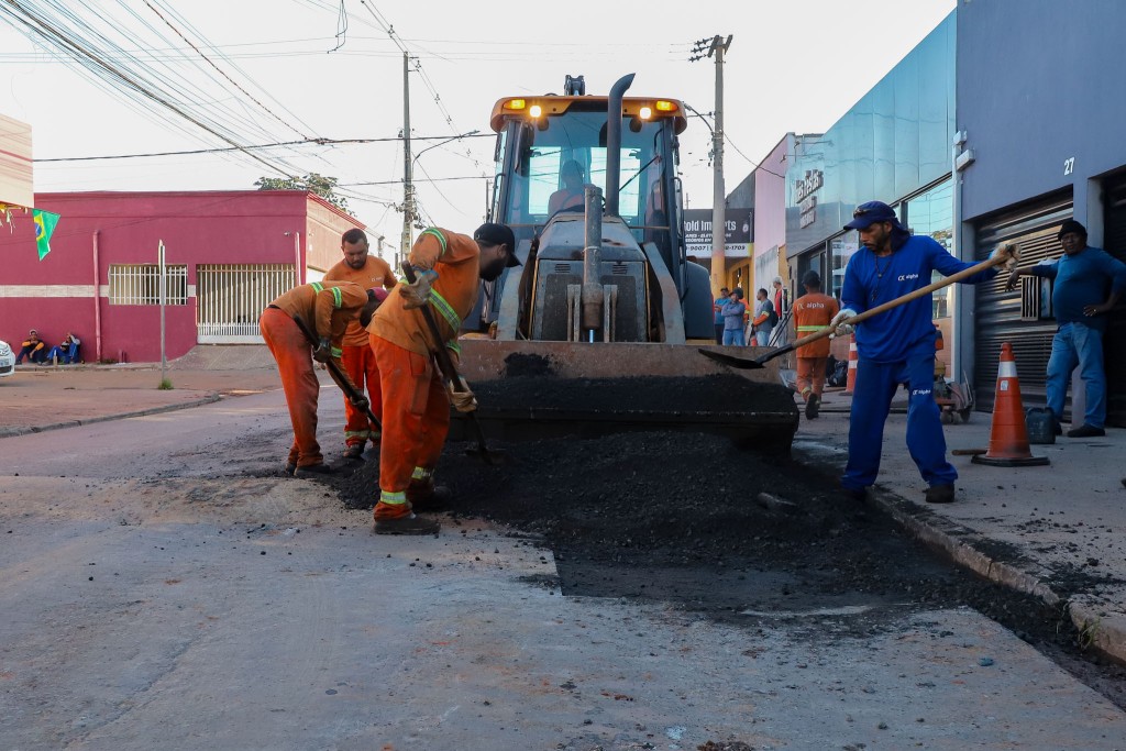 Viação e Obras intensifica manutenção e realiza mais de 50 ações em 12 bairros de Várzea Grande