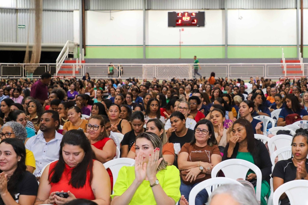 Educação encerra semestre letivo com palestra sobre saúde mental e uso consciente das telas