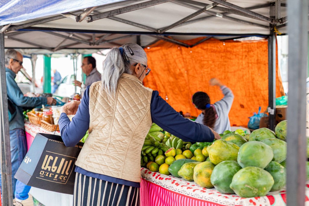 Feira da Agricultura Familiar amplia produção e fortalece vendas na Praça Alencastro