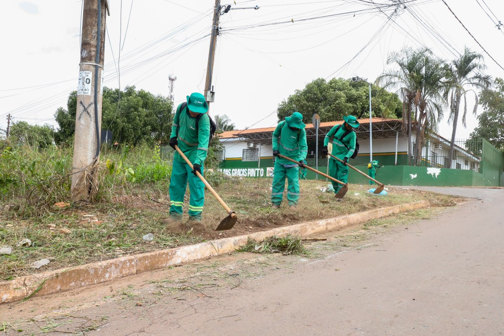 Bairros da região do Jardim Glória recebem operação tapa-buracos e serviços de limpeza e zeladoria urbana