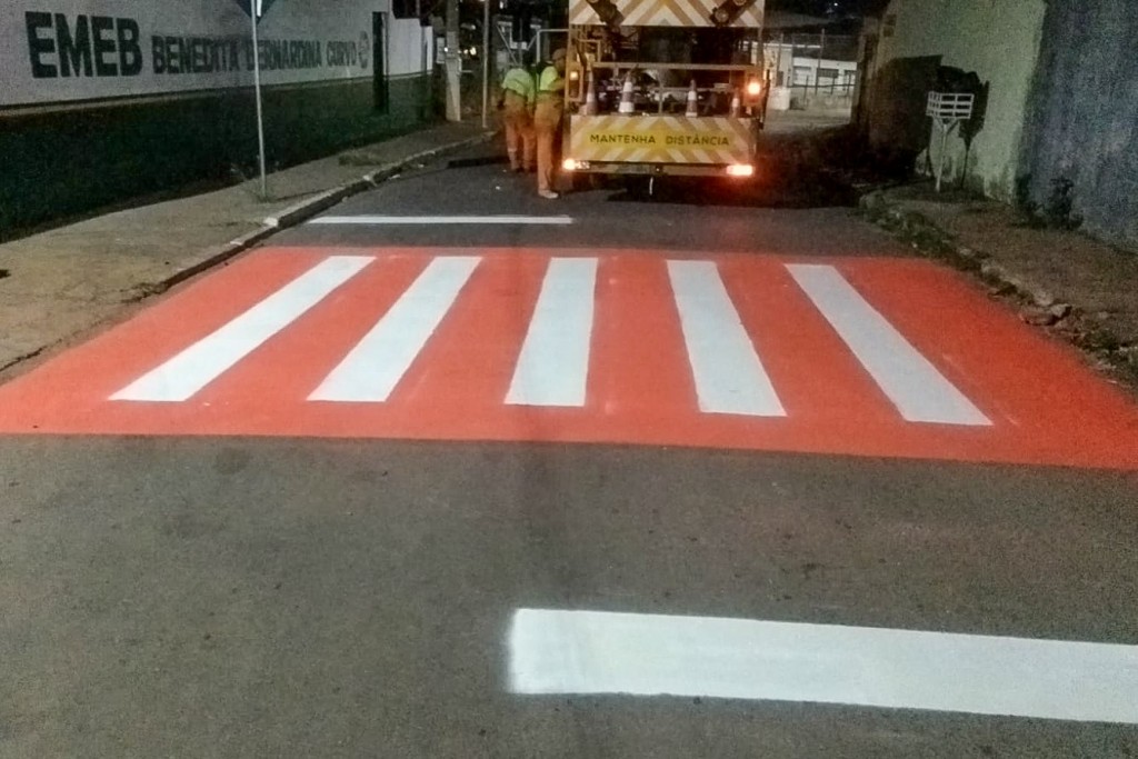 Várzea Grande intensifica sinalização viária e instala mais de 290 placas para reforçar a segurança no trânsito