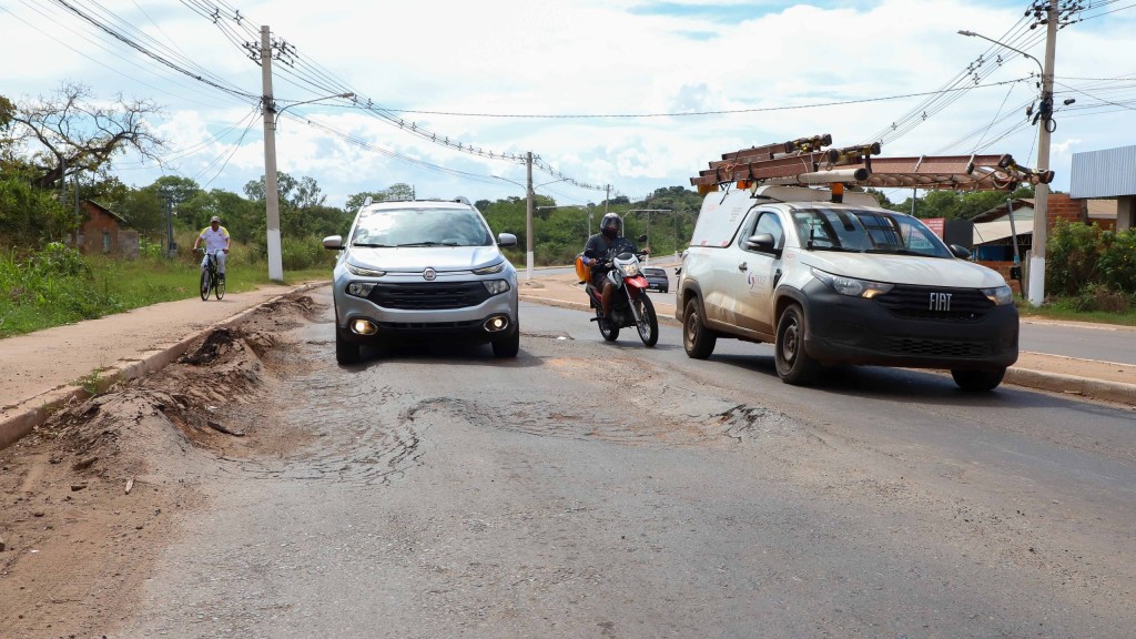 Secretaria de Viação e Obras fará intervenção emergencial na Avenida Leôncio Lopes e notifica empresa responsável pela obra