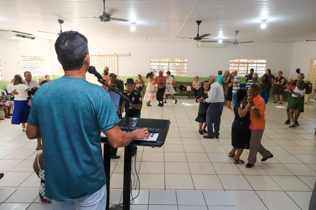 Baile reúne idosos do Cristo Rei e fortalece convivência com apoio da Prefeitura