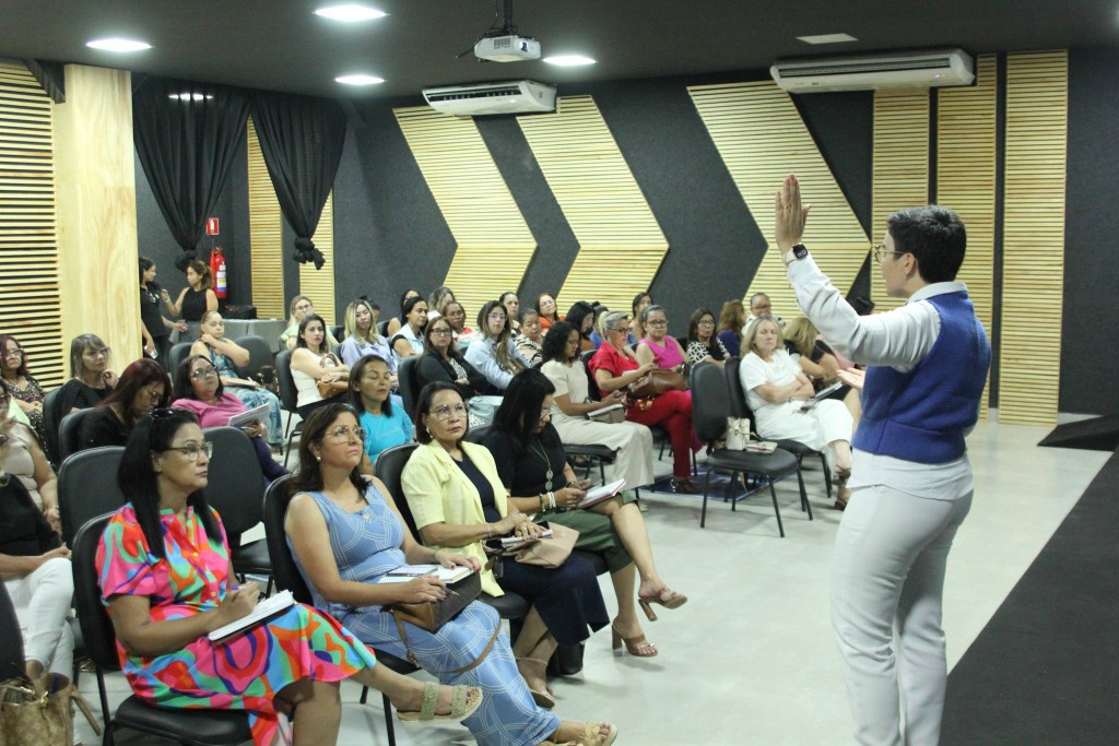 SMECEL reúne gestores escolares para alinhar execução de recursos e fortalecer a gestão financeira das unidades de ensino