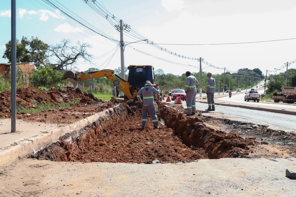 Prefeitura de Várzea Grande inicia manutenção emergencial na Avenida Leôncio Lopes para garantir segurança viária