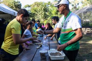 Craques da Natureza mobiliza famílias para produção de mil mudas e encerra campanha de arborização em Cuiabá