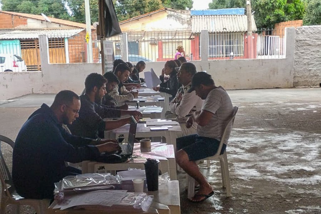 Construmat inicia processo de regularização fundiária com reunião convocada pela Prefeitura