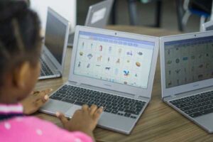 SaberTech Inova: estudantes da rede municipal exibem jogos educativos criados em aulas de programação nesta sexta-feira (31)