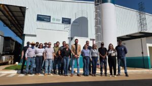 Prefeito Edelo Ferrari visita unidade de recebimento de embalagens vazias de agrotóxicos
