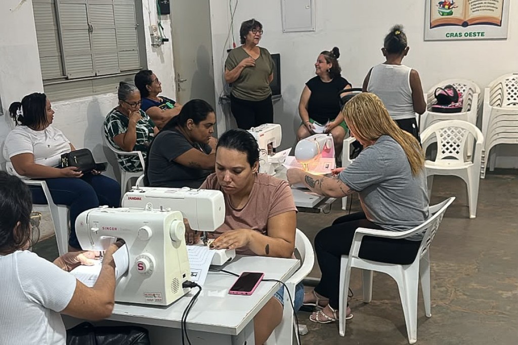 Curso de costura criativa capacita mulheres e fortalece geração de renda no CRAS São Mateus