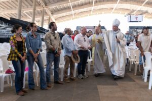 Missa campal reúne caminhoneiros e marca momento de fé no Mato Grosso AgroFestival