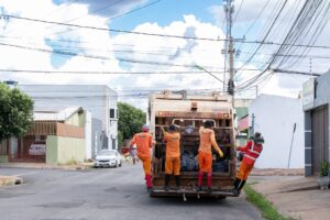 Prefeitura de Cuiabá reforça coleta de lixo e garante serviço normal nesta segunda-feira