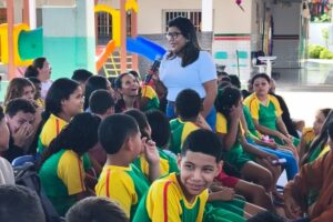 Escola municipal realiza ações de conscientização entre alunos e professores sobre o tema Agosto Lilás