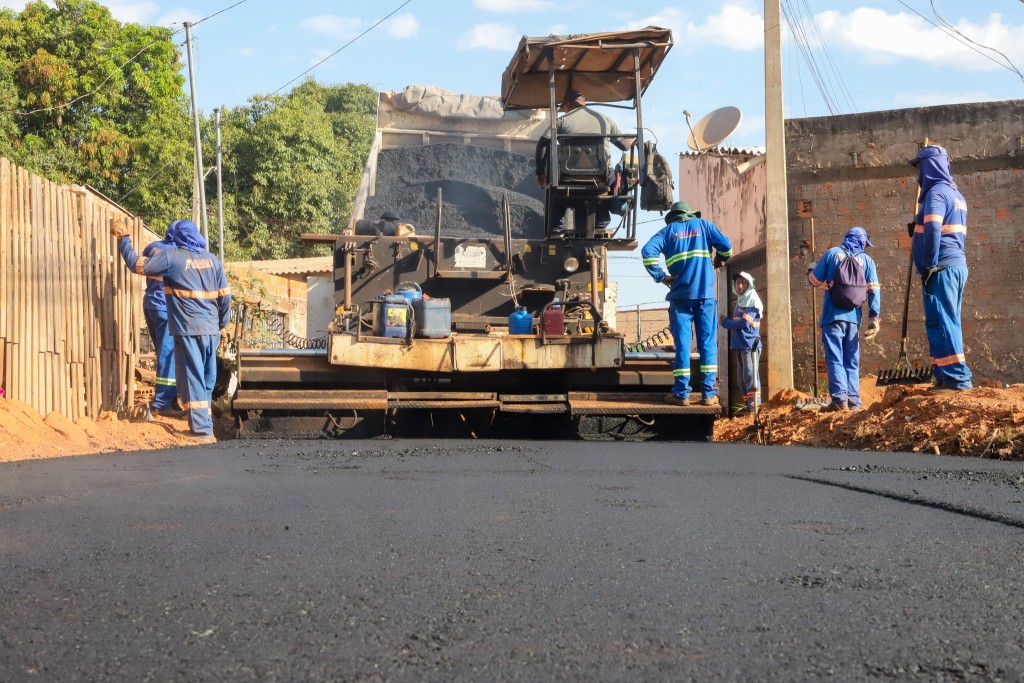 Várzea Grande avança com obras de pavimentação asfáltica e drenagem no bairro Pirinéu