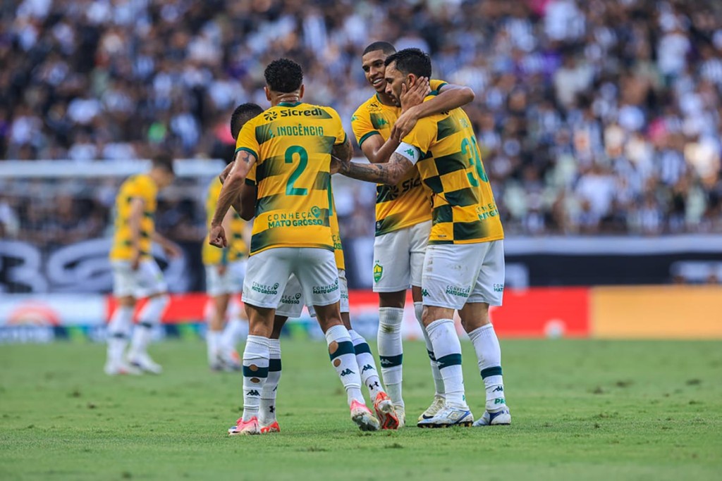 Cuiabá vence o Ceará por 3 a 1, encerra jejum e respira na Série B