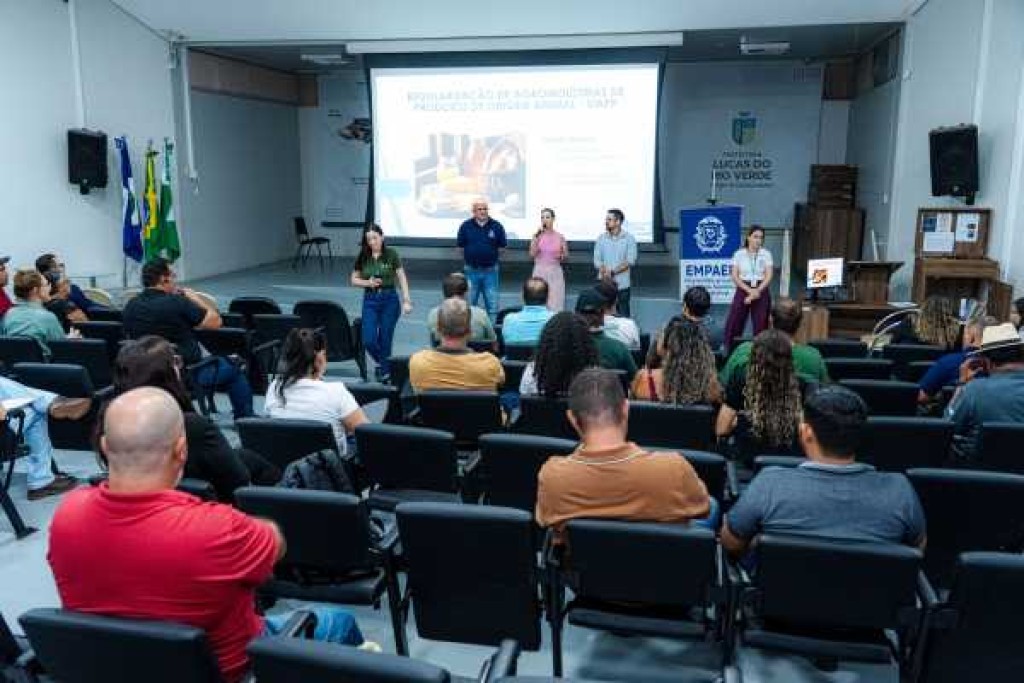 Produtores rurais participam de palestra técnica sobre regularização de agroindústrias