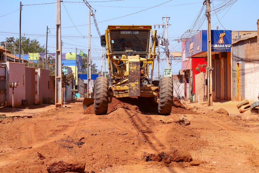 Obras avançam no Paiaguás com drenagem e asfaltamento da Rua Emília Jacinta Neto