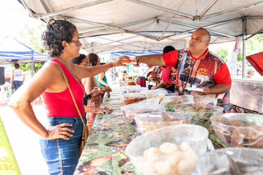 Feira da Praça Alencastro beneficia mais de 60 famílias e leva produtos do campo ao Centro de Cuiabá