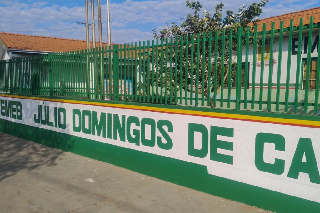 EMEB Júlio Domingos passa por revitalização e ganha nova pintura